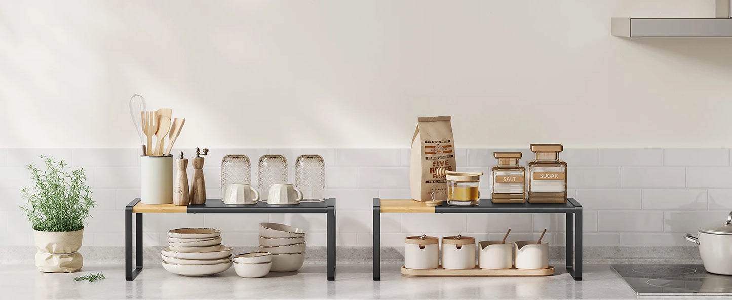 SONGMICS HOME Portaspezie, Set di 2, Estensibile, Organizer da Cucina, Mensola da Cucina, Organizer per Armadio, Piccola Mensola, Impilabile, Scarpiera, Beige Naturale e Nero Inchiostro/Beige Naturale e Bianco Crema