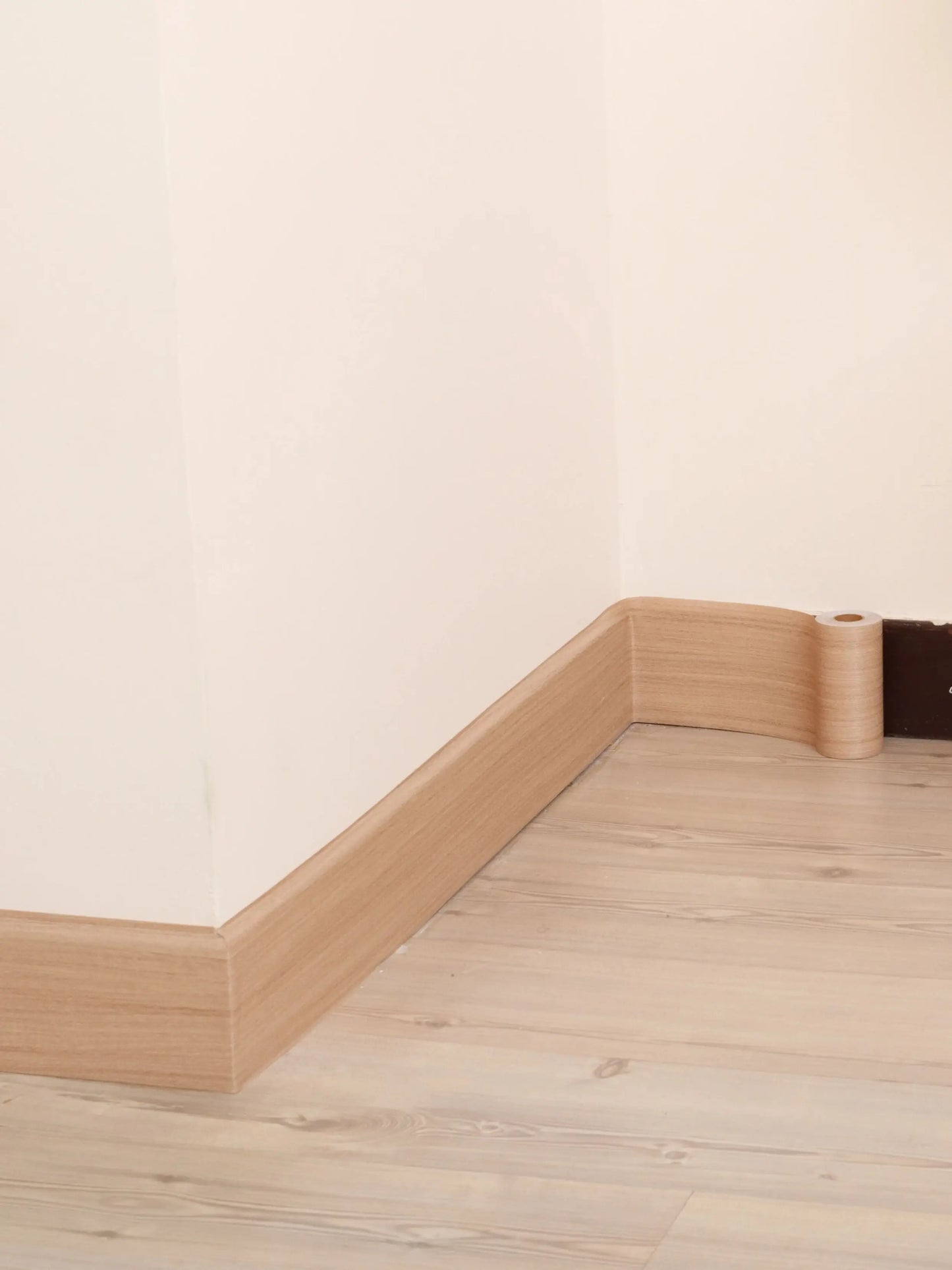 1 rotolo di adesivi murali per battiscopa con venature del legno imitazione addensata, decorazione autoadesiva per l'angolo della parete della camera da letto del soggiorno