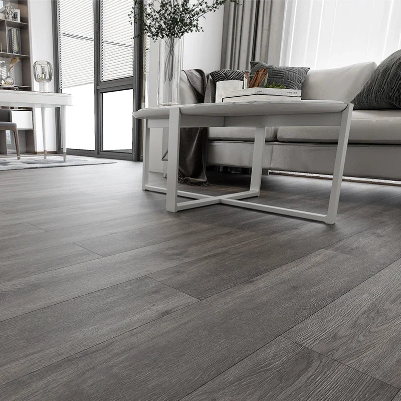 Pavimento SPC effetto legno con sistema a incastro