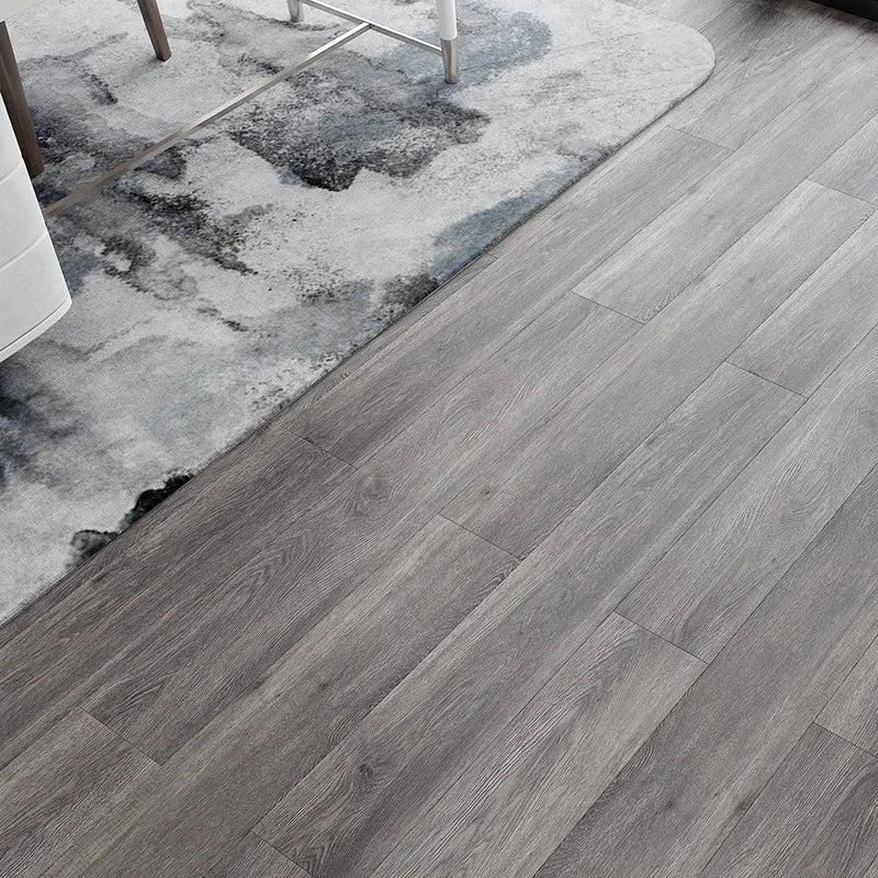 Pavimento SPC effetto legno con sistema a incastro