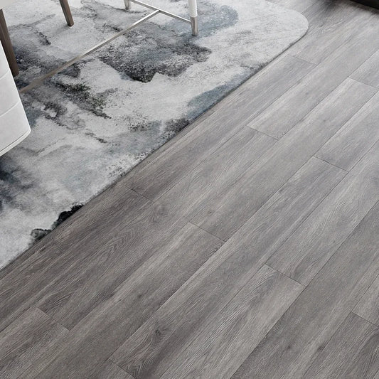 Pavimento SPC effetto legno con sistema a incastro